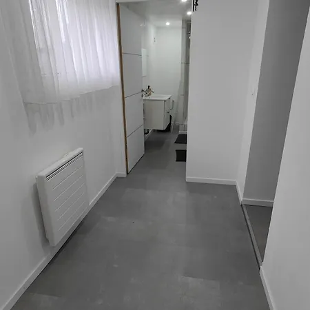 Bel F2 Entièrement Rénové Appartement *